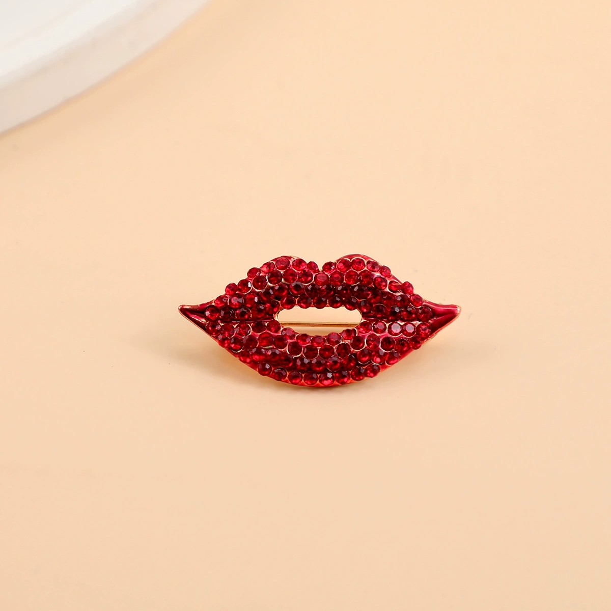 Full of Crystal Lips-shape Bro - đánh giá và giá Embroidery Lips