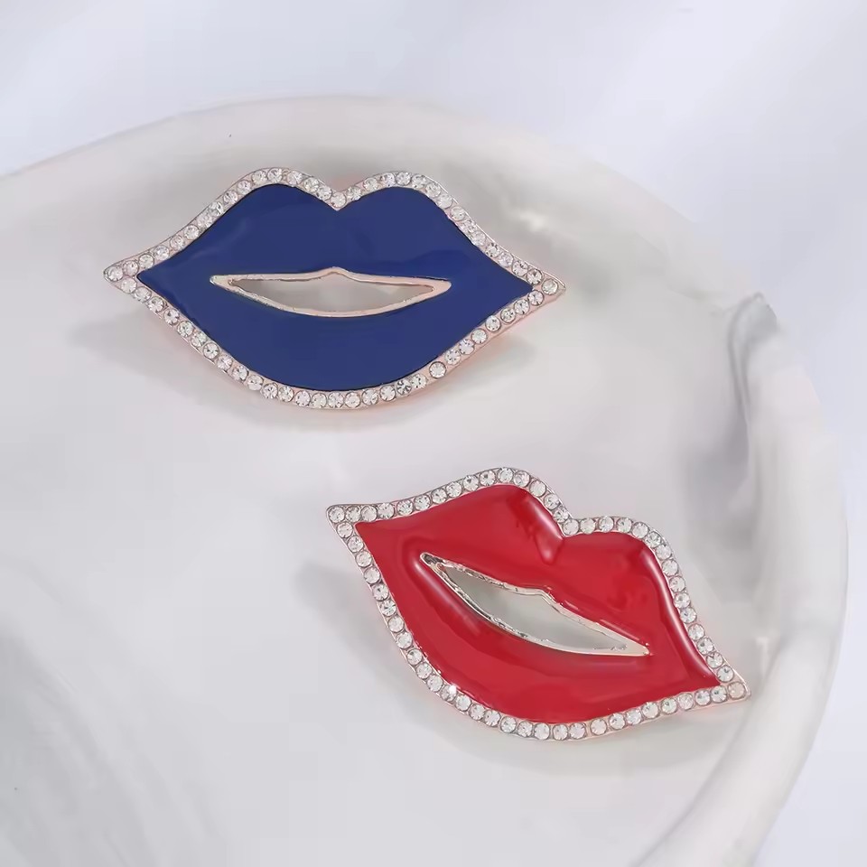 1pc Lips QUEEN Brooch for Wome - đánh giá và giá Embroidery Lips
