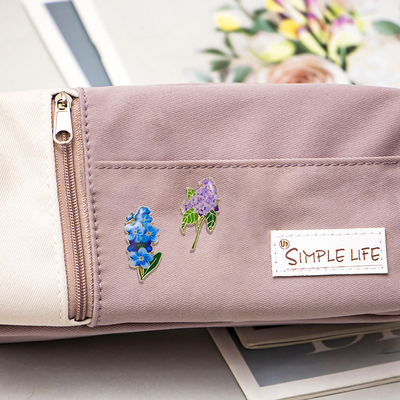 Pretty Flower Theme Enamel Pin - đánh giá và giá Embroidery Lips